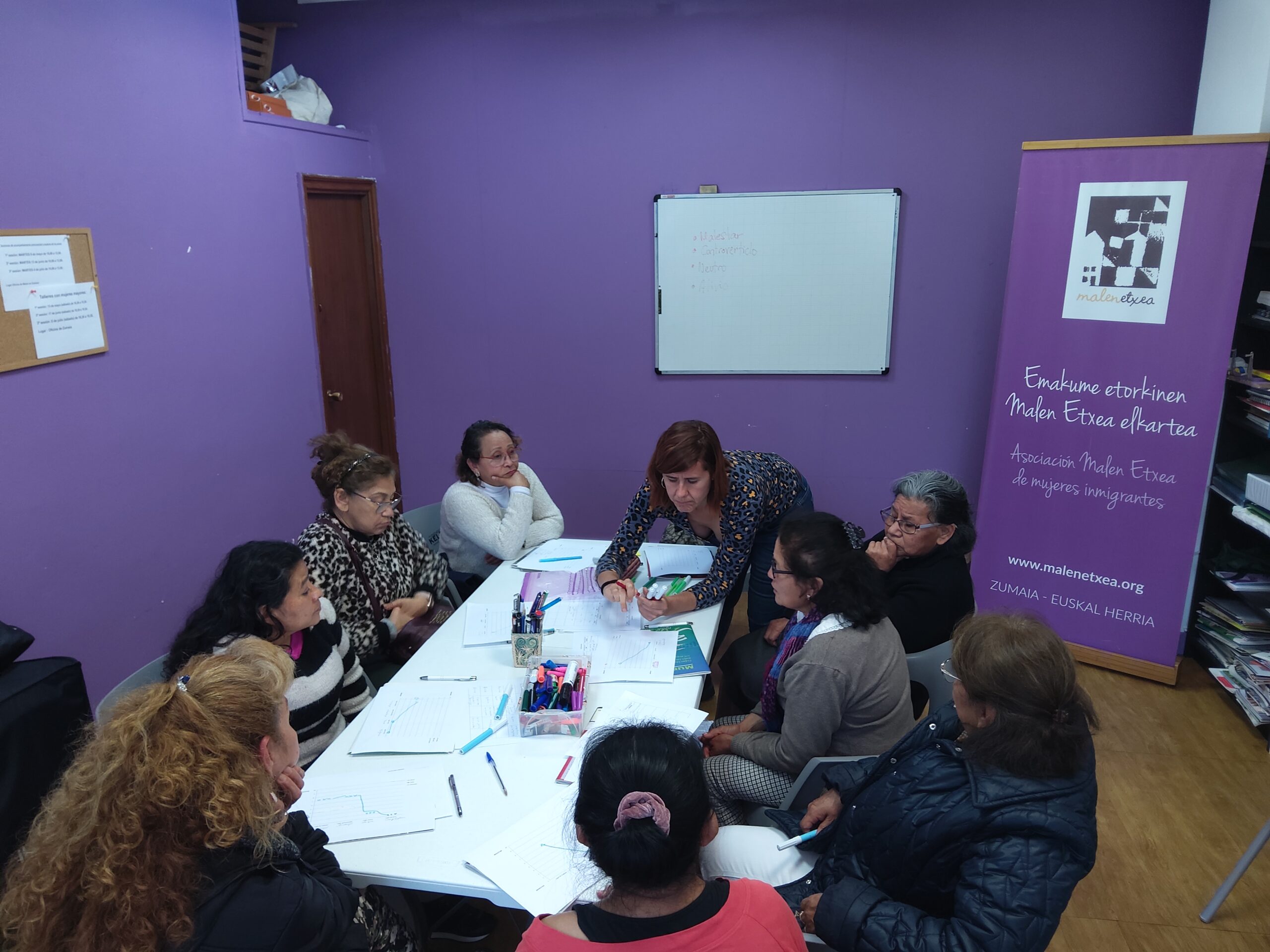 Las mujeres migrantes mayores enfrentan mayores se enfrentan a un mundo de soledad y precarización económica y social.